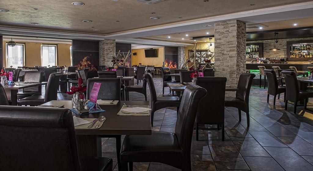 Hotel Polo Prešov Buitenkant foto